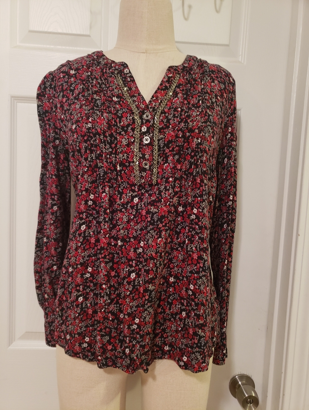 Westport Black and Red Floral Long-Sleeve Henley Blouse Size Large
